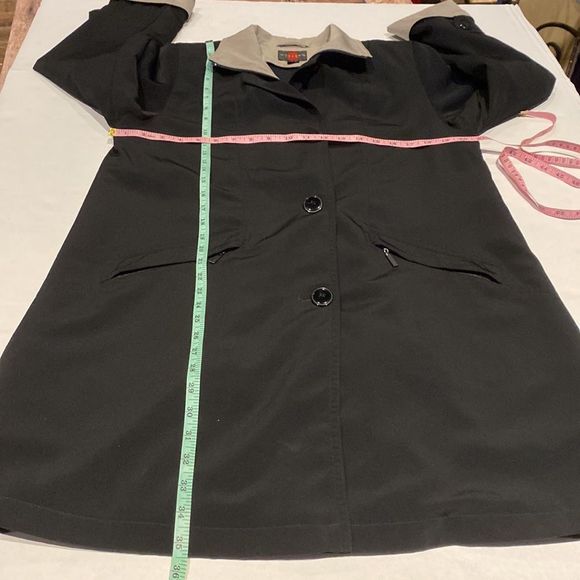 Waterproof trench coat style with removable warm lining size petite medium - Picture 7 of 13